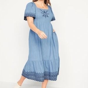 Chic Blue Floral Midi Dress with Lace Details